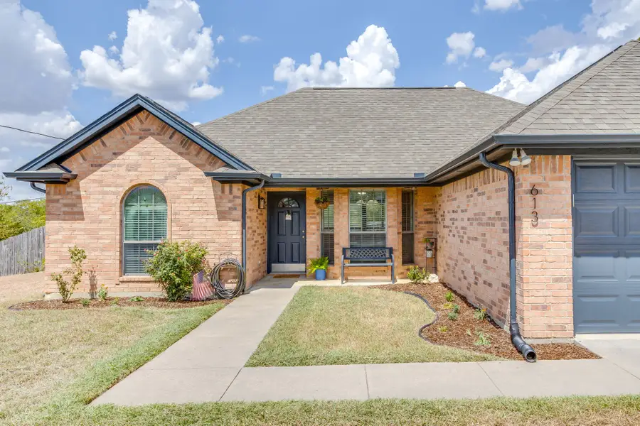 613 E 1st Street, Weatherford, TX 76086 - #3