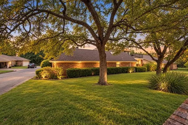 68 Legend Road, Benbrook, TX 76132 - #2