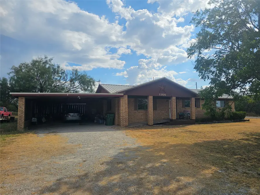 1300 Bailey Street, Coleman, TX 76834 - #2