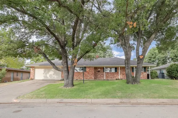 6805 Valhalla Road, Fort Worth, TX 76116