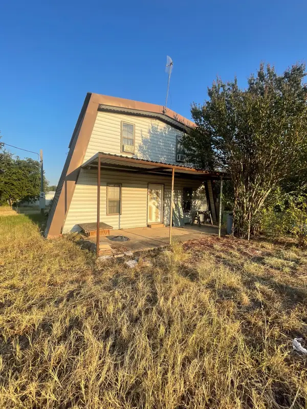 105 Avenue A, Gustine, TX 76455