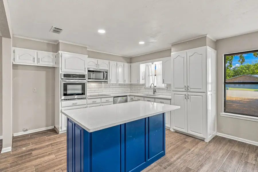 1208 N Dale Avenue, Stephenville, TX 76401 - #2