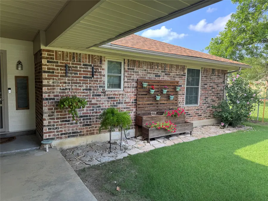 1204 Chester Street, Cleburne, TX 76033 - #2