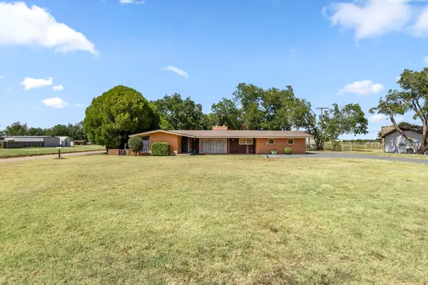 1152 W California Street, Seymour, TX 76380