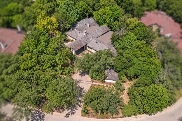 301 Crestwood Drive, Fort Worth, TX 76107