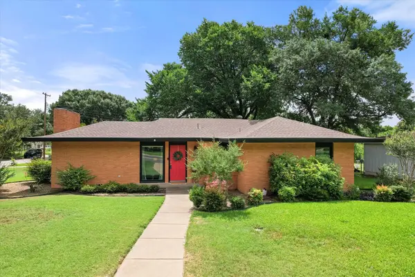 4001 Trail Lake Drive, Fort Worth, TX 76109
