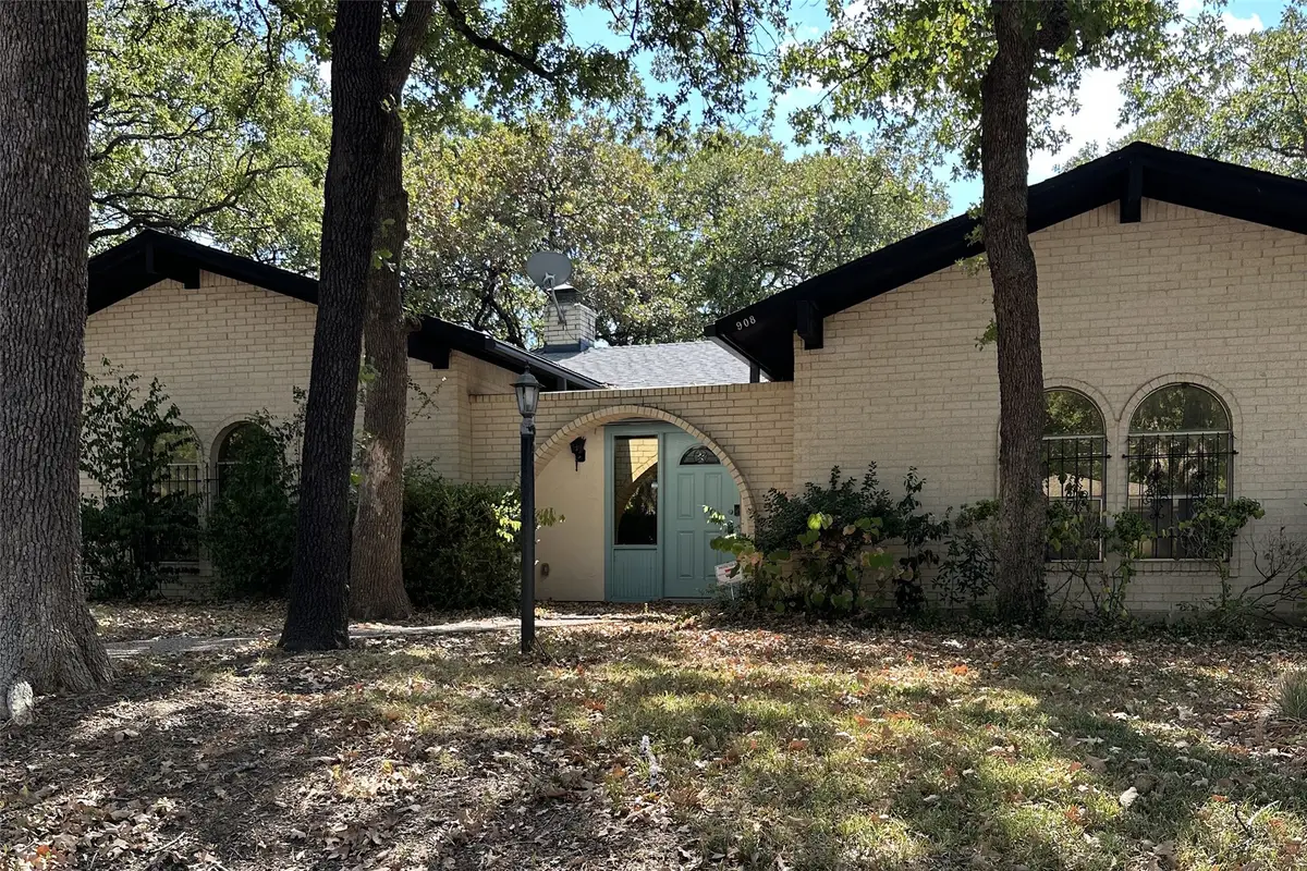 908 Chestnut Drive, Arlington, TX 76012 - #1
