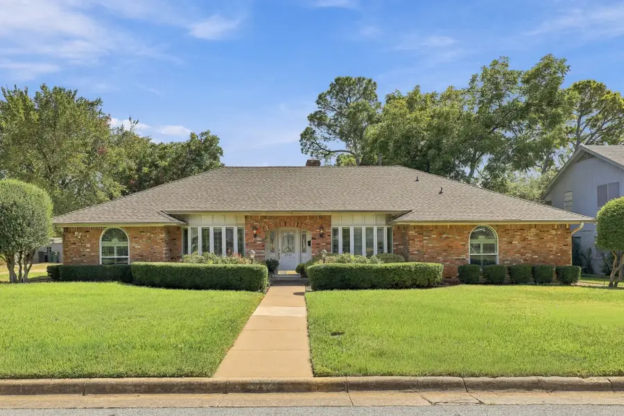 1710 Tennyson Drive, Arlington, TX 76013 - #2
