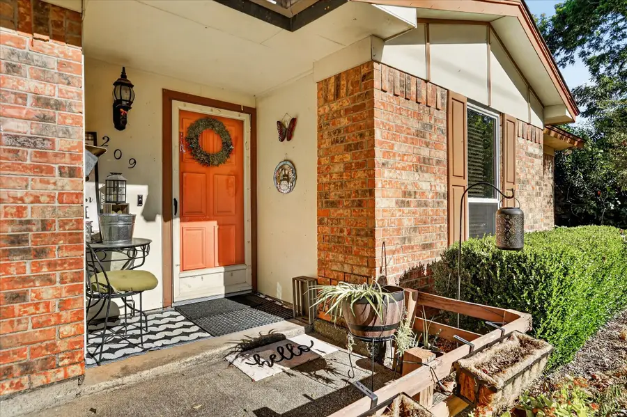 209 S Scott Street, Burleson, TX 76028 - #2