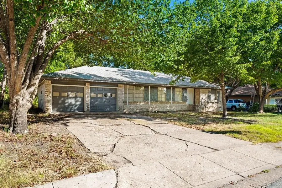 305 Valleyglen Drive, Desoto, TX 75115 - #2