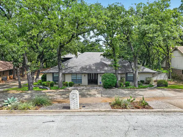 2201 Adams Drive, Arlington, TX 76011