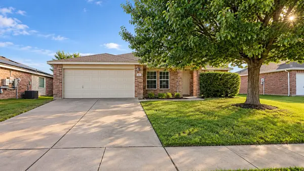613 Redwing Drive, Saginaw, TX 76131