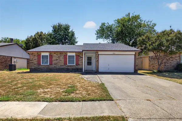 1305 Clark Trail, Grand Prairie, TX 75052