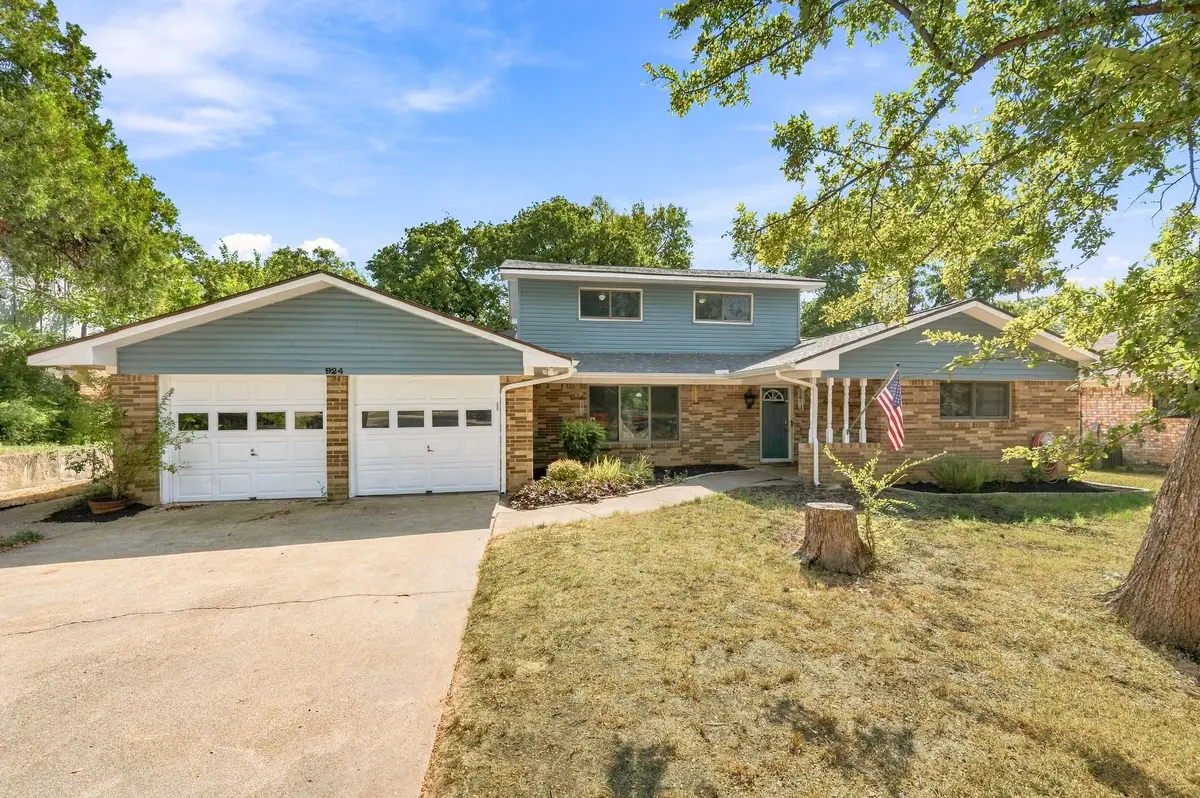924 Wade Drive, Bedford, TX 76022 - #1