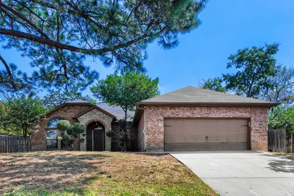 1104 Irwin Drive, Hurst, TX 76053