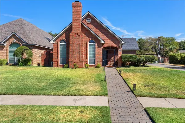1415 Boardwalk Street, Arlington, TX 76011