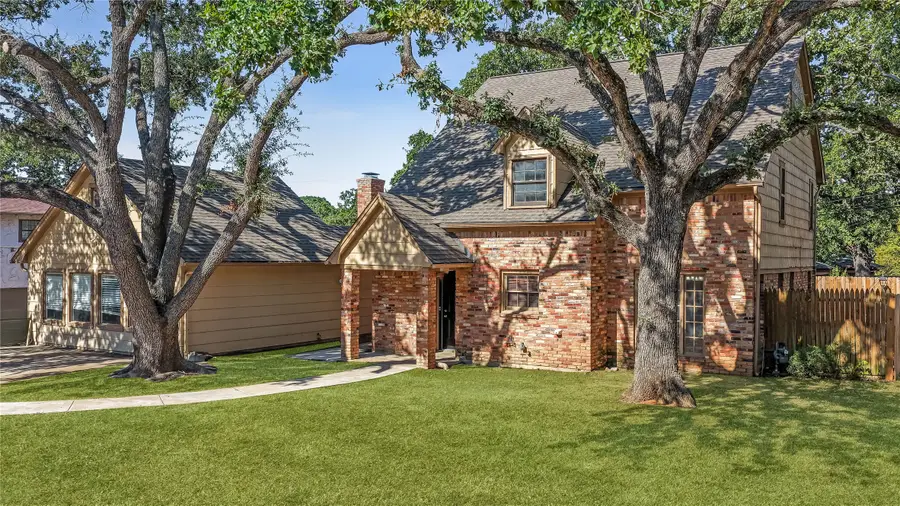 813 Chaparral Court, Bedford, TX 76022 - #2