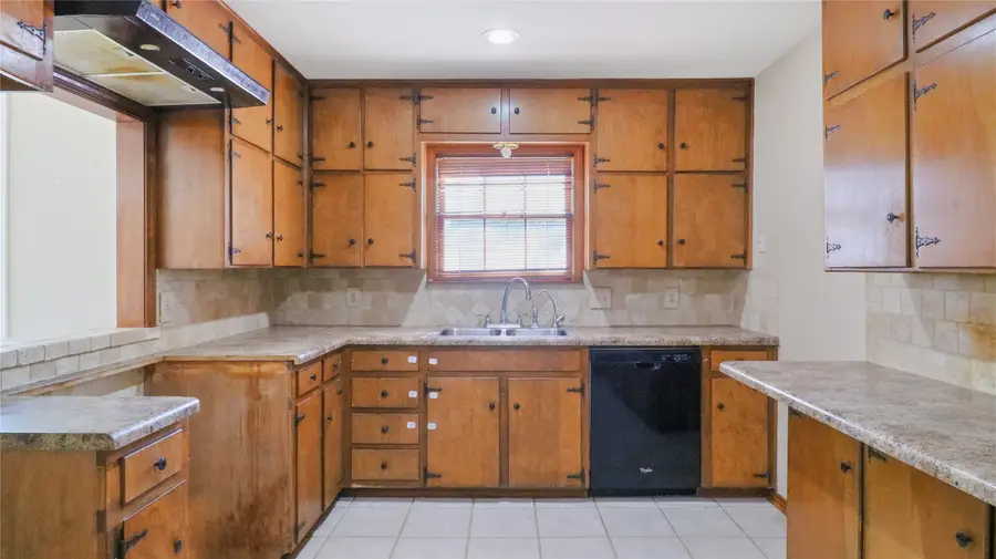 813 Chaparral Court, Bedford, TX 76022 - #3