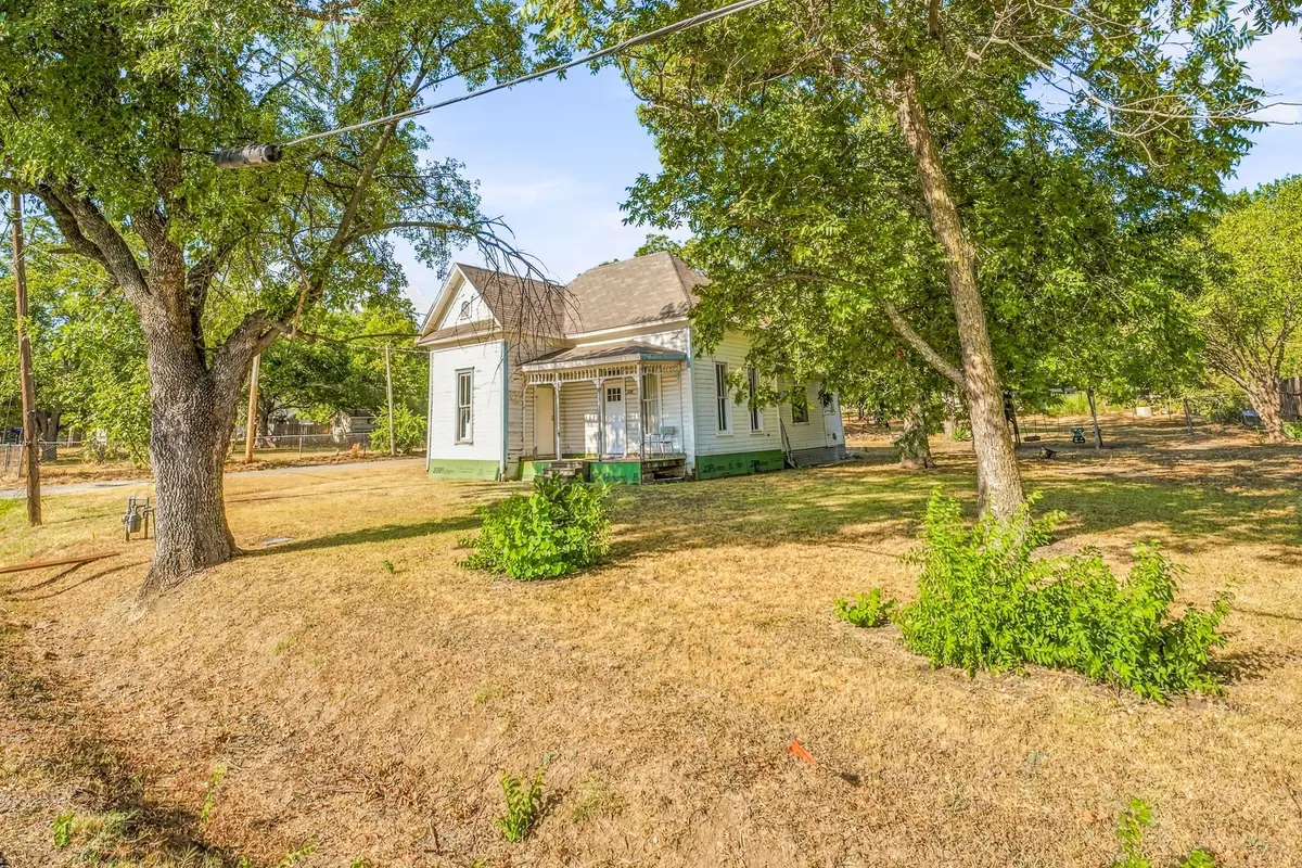 208 S Harrison Street, Pilot Point, TX 76258 - #1