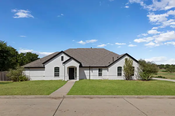3648 Bluegrass Drive, Grand Prairie, TX 75052