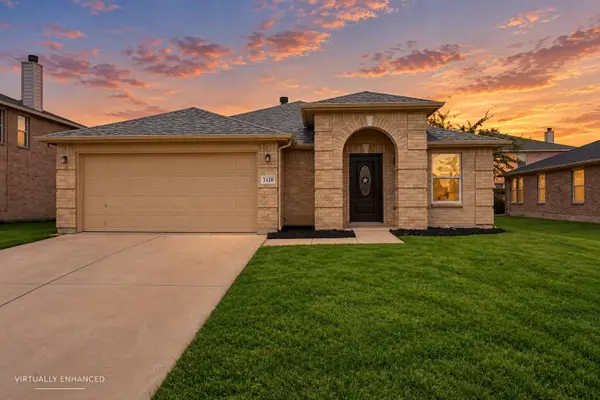 2420 Arroyo Springs Drive, Grand Prairie, TX 75052