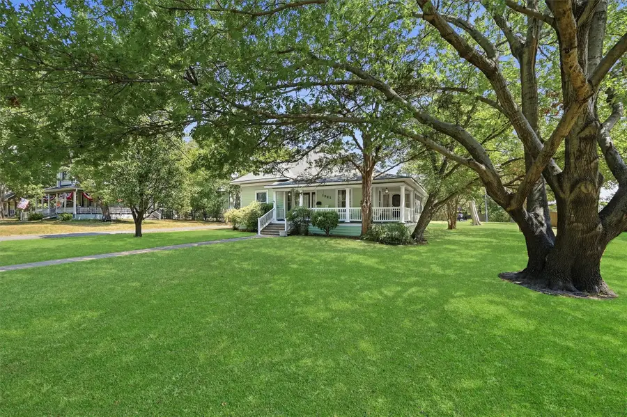 1221 S Crockett Street, Sherman, TX 75090 - #3
