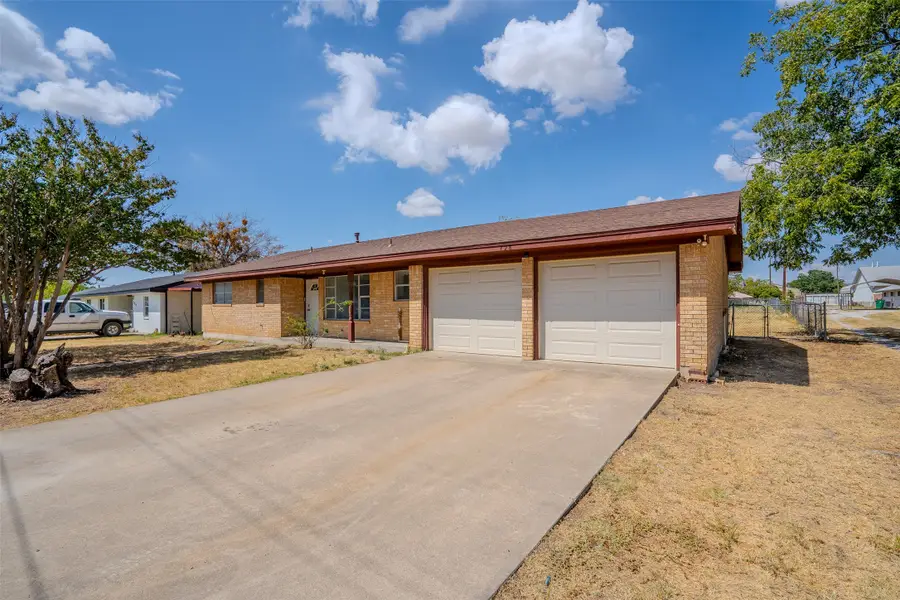 328 Eagle Street, Dublin, TX 76446 - #2