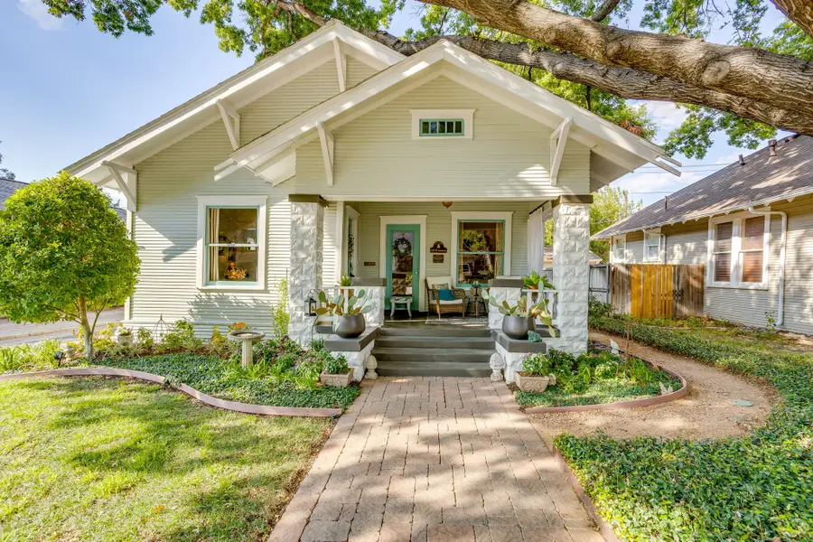 1116 W Arlington Avenue, Fort Worth, TX 76110 - #2