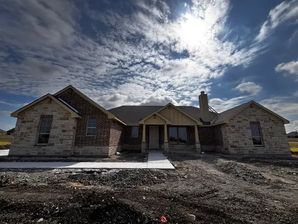 135 Big Sky Road, Decatur, TX 76234