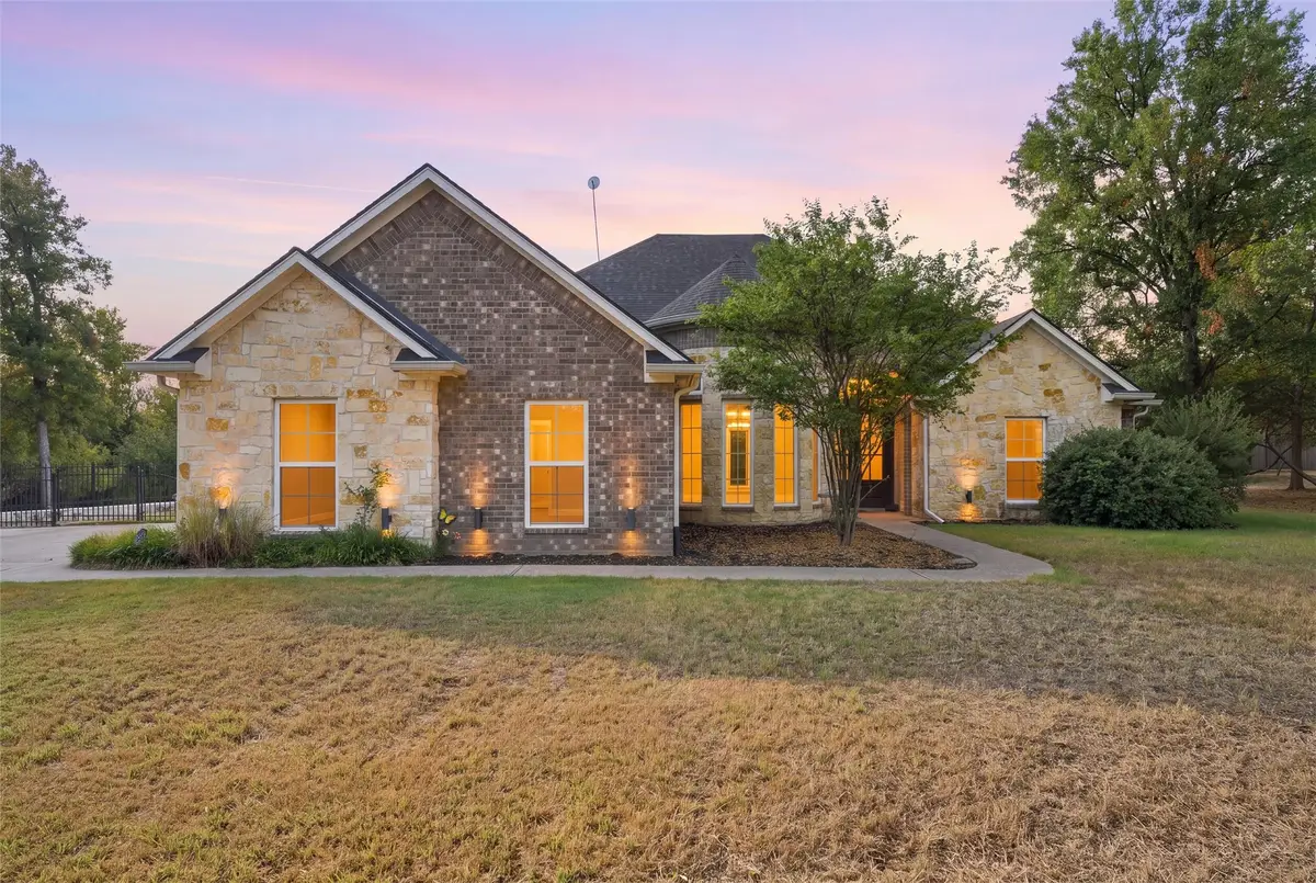 580 Whispering Oaks, China Spring, TX 76633 - #1