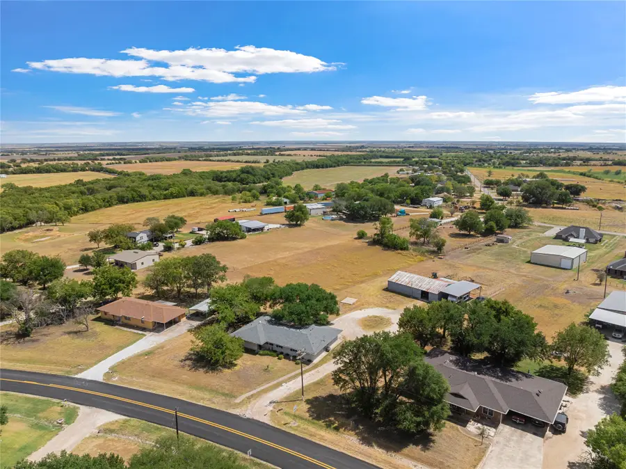 407 E Walnut Street, Abbott, TX 76621 - #2