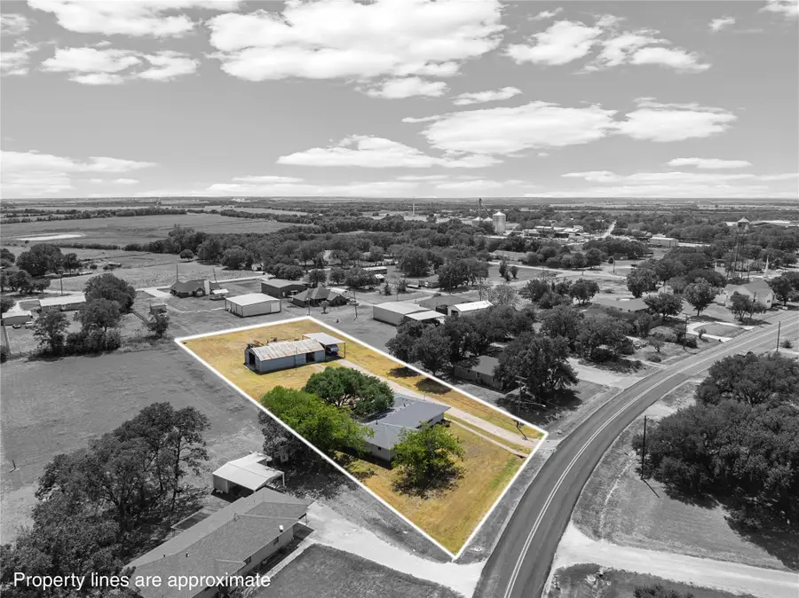 407 E Walnut Street, Abbott, TX 76621 - #3