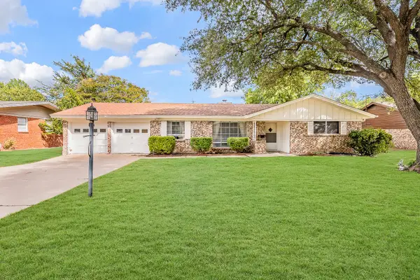 4001 Reagan Drive, Fort Worth, TX 76116