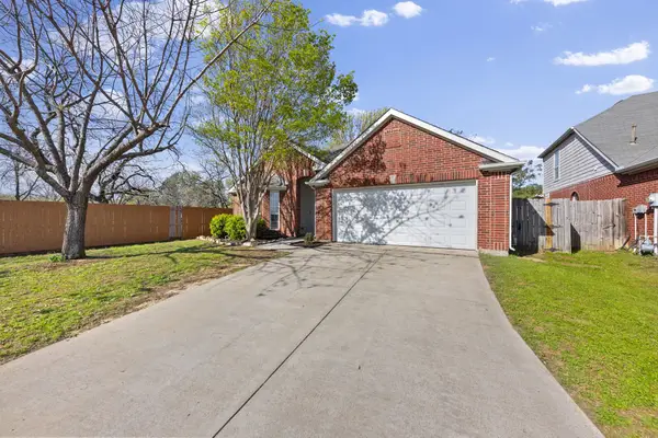 814 Lake Bluff Drive, Lake Dallas, TX 75065