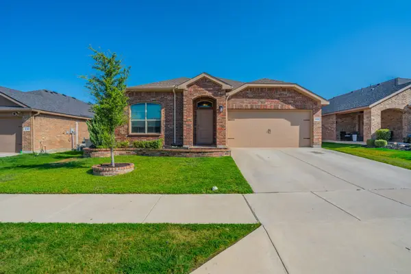 412 Foxhunter Street, Fort Worth, TX 76131