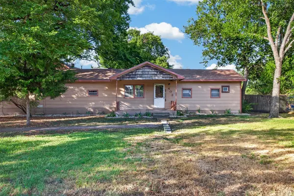 403 S Nash Street, Garrett, TX 75119