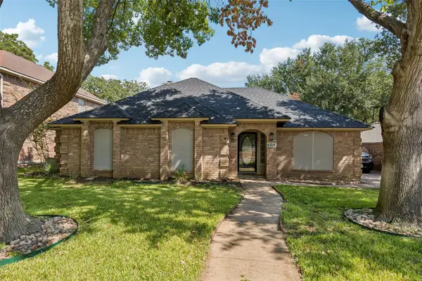 6215 Sandybrook Drive, Arlington, TX 76001