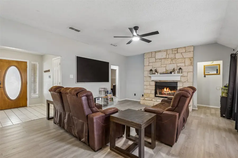 6215 Sandybrook Drive, Arlington, TX 76001 - #2
