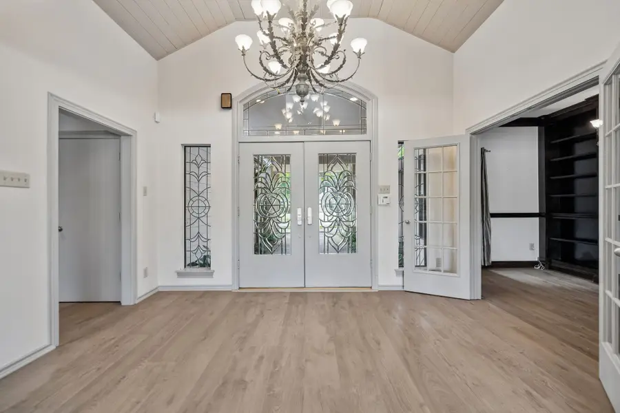 13217 Woodhaven Drive, Farmers Branch, TX 75234 - #2