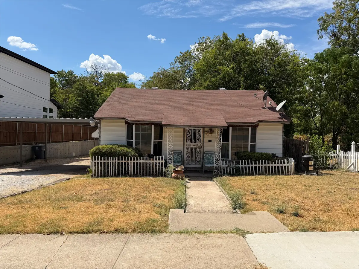 915 Harlandale Avenue, Dallas, TX 75216 - #1