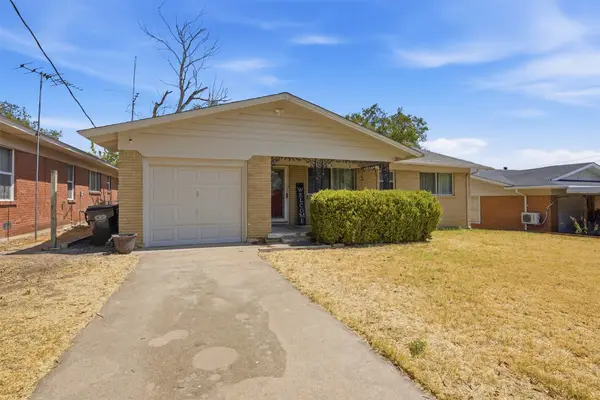 4304 Hodgkins Road, Lake Worth, TX 76135