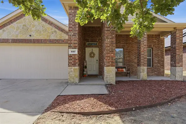 227 Old Spanish Trail, Waxahachie, TX 75167