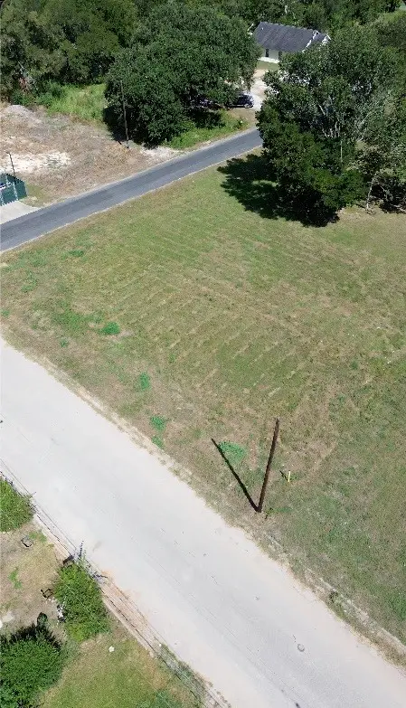 601 Universal Street #B, Navasota, TX 77868