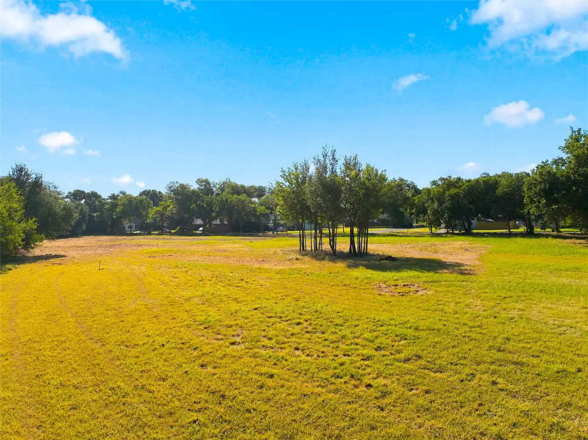 305 N Avenue Q, Clifton, TX 76634 - #1