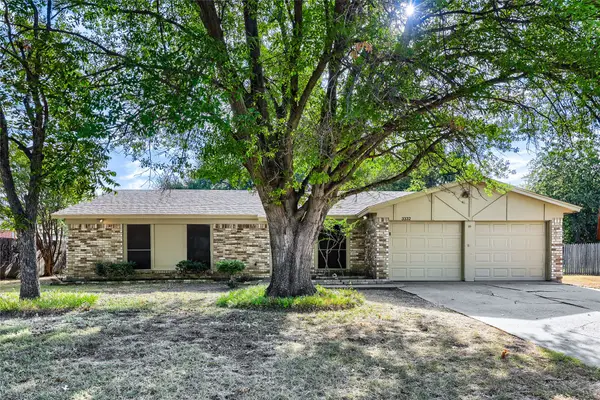 3332 Chalmette Court, Forest Hill, TX 76140