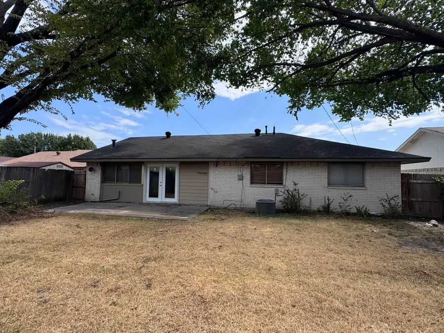 1610 Kingston Drive, Grand Prairie, TX 75051 - #2