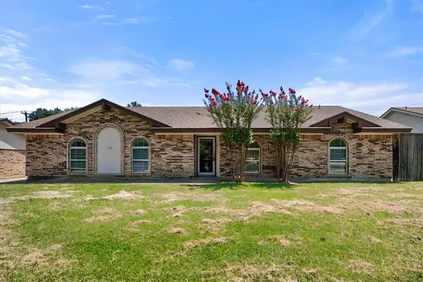 2001 San Jacinto Drive, Arlington, TX 76012