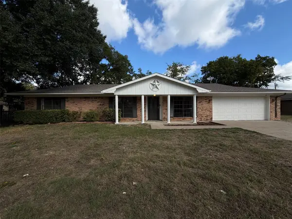 203 Frost Creek Avenue, Groesbeck, TX 76642