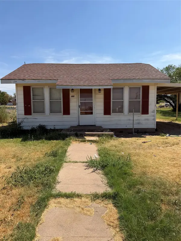 503 W 12th Street, Quanah, TX 79252