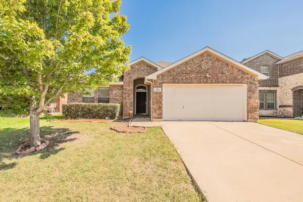 536 Goldstone Lane, Fort Worth, TX 76131